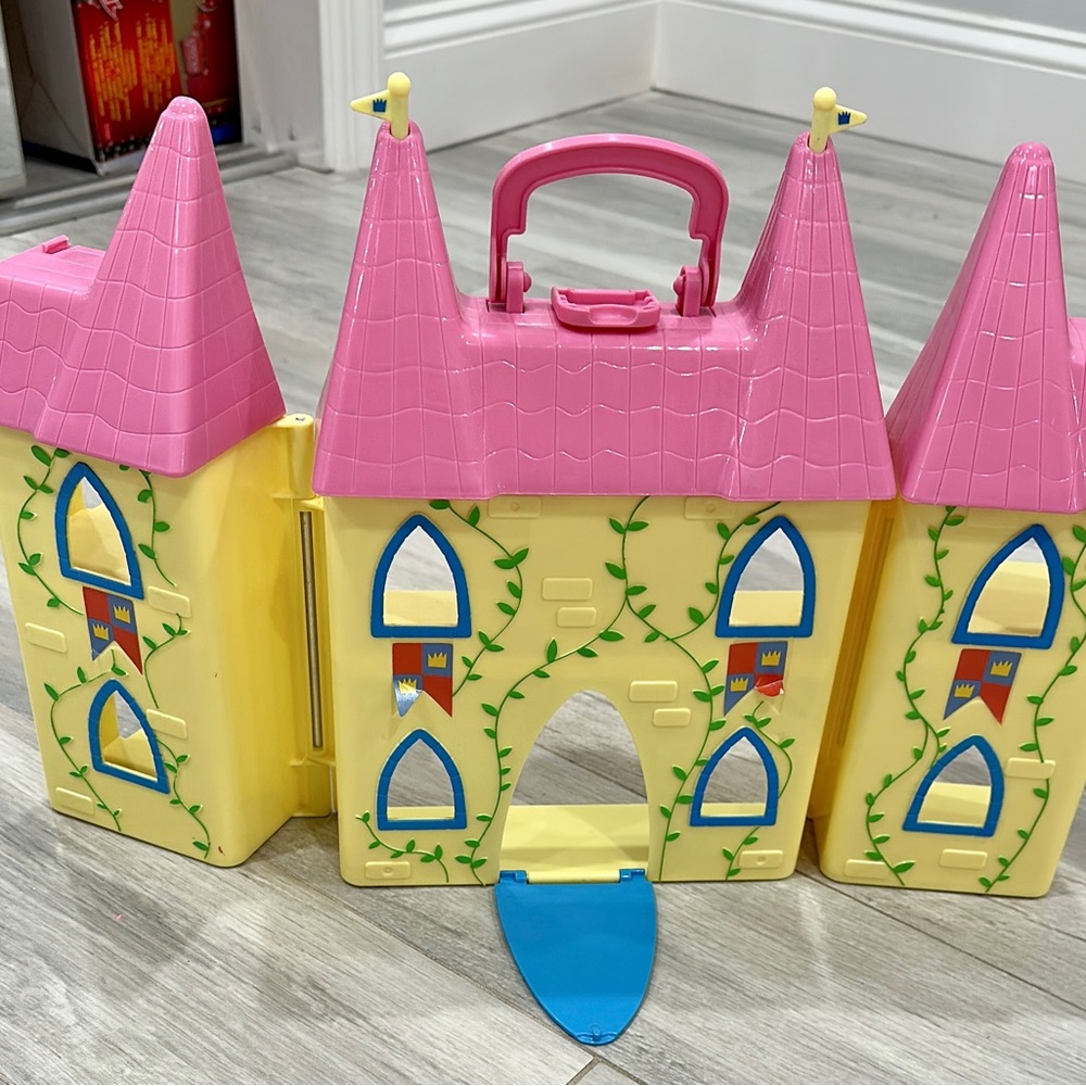 Peppa Pig Peppa's Princess Castle Deluxe Playset- Castle only. No marking